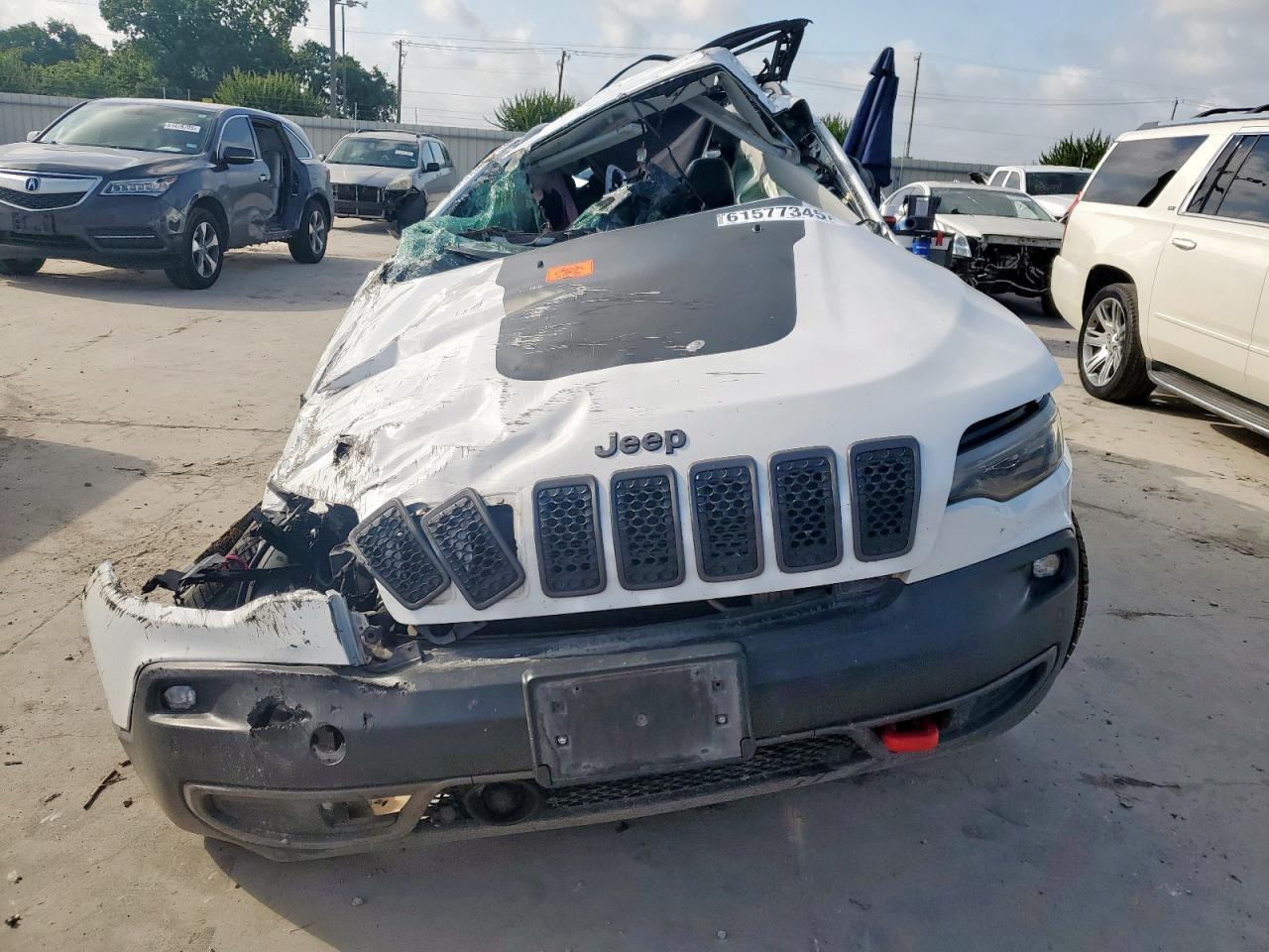 2019 Jeep Cherokee Trailhawk - Image 5