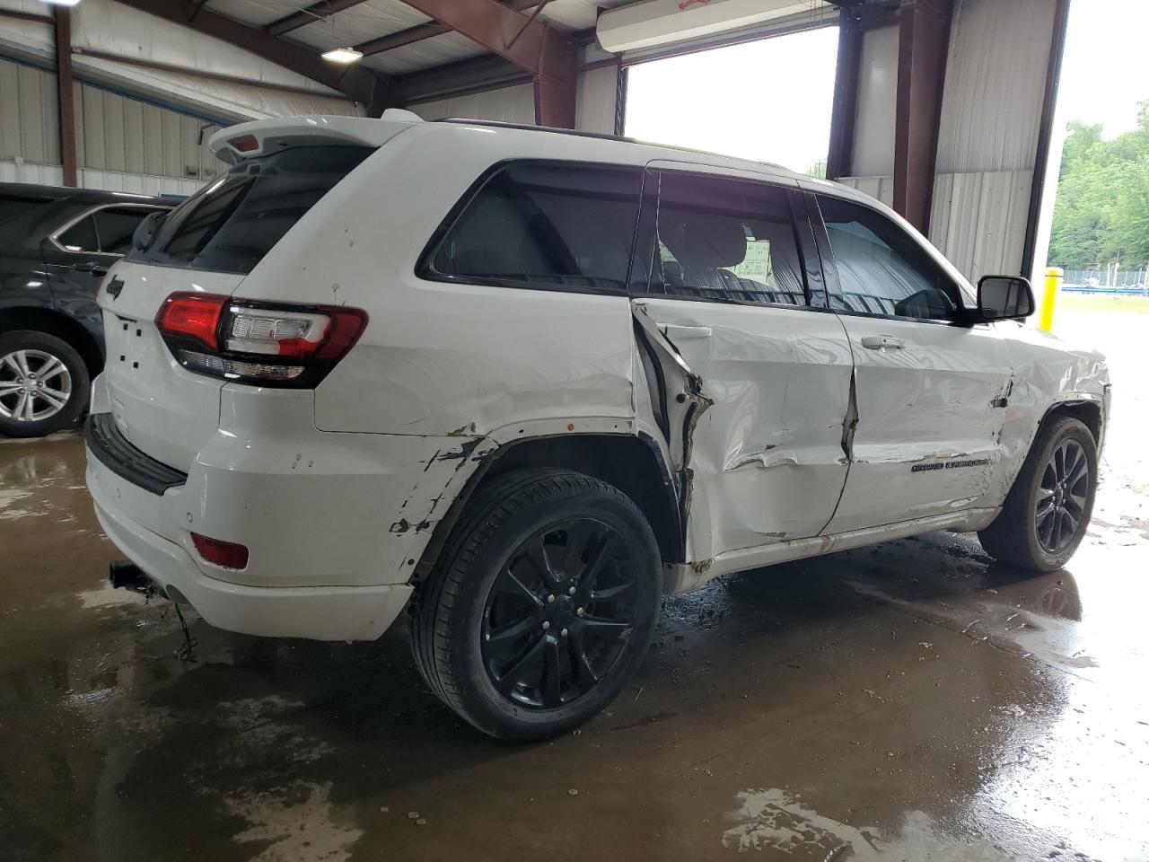 2019 Jeep Grand Cherokee Laredo - Image 3