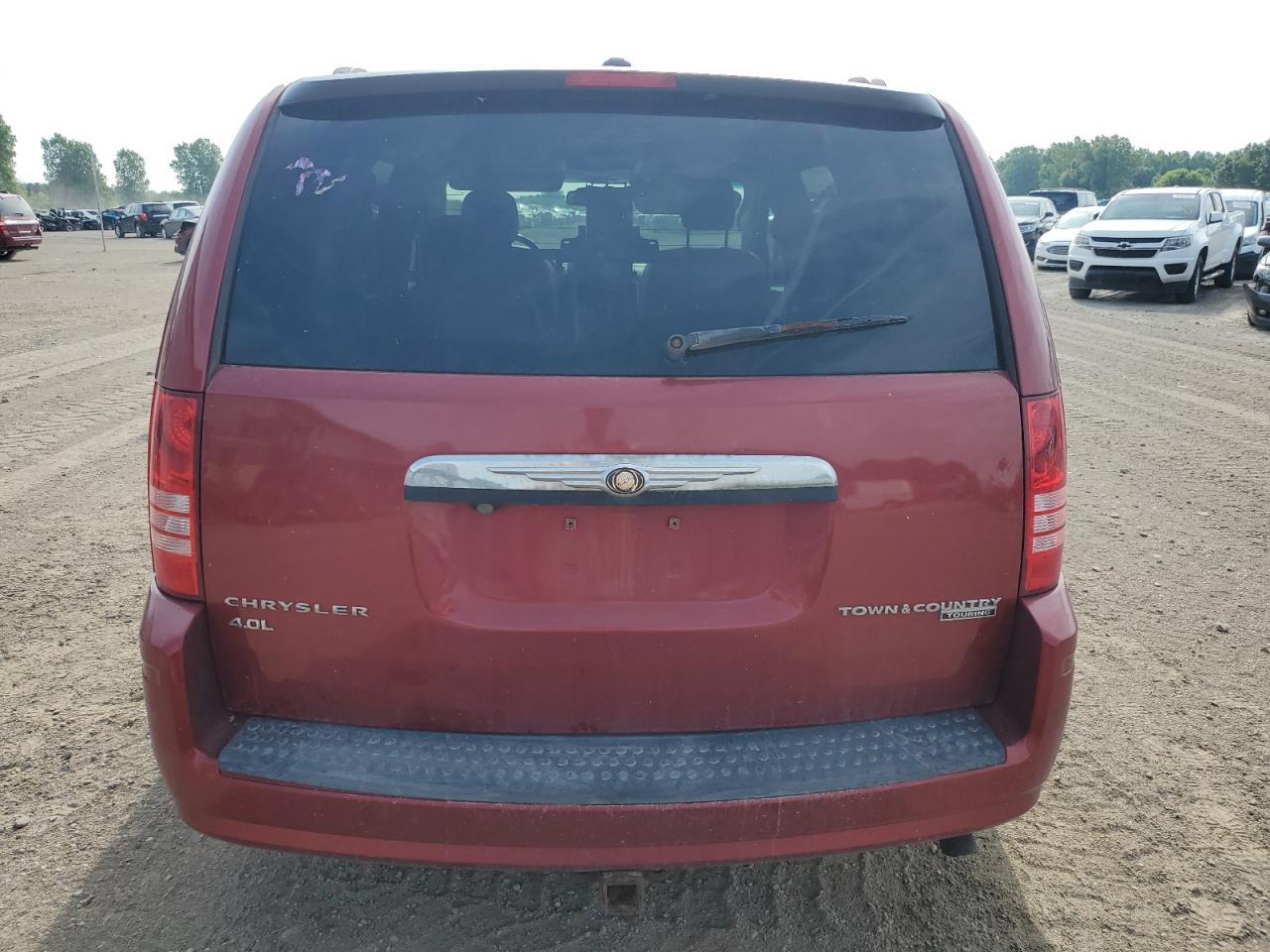 2010 Chrysler Town & Country Touring - Image 6