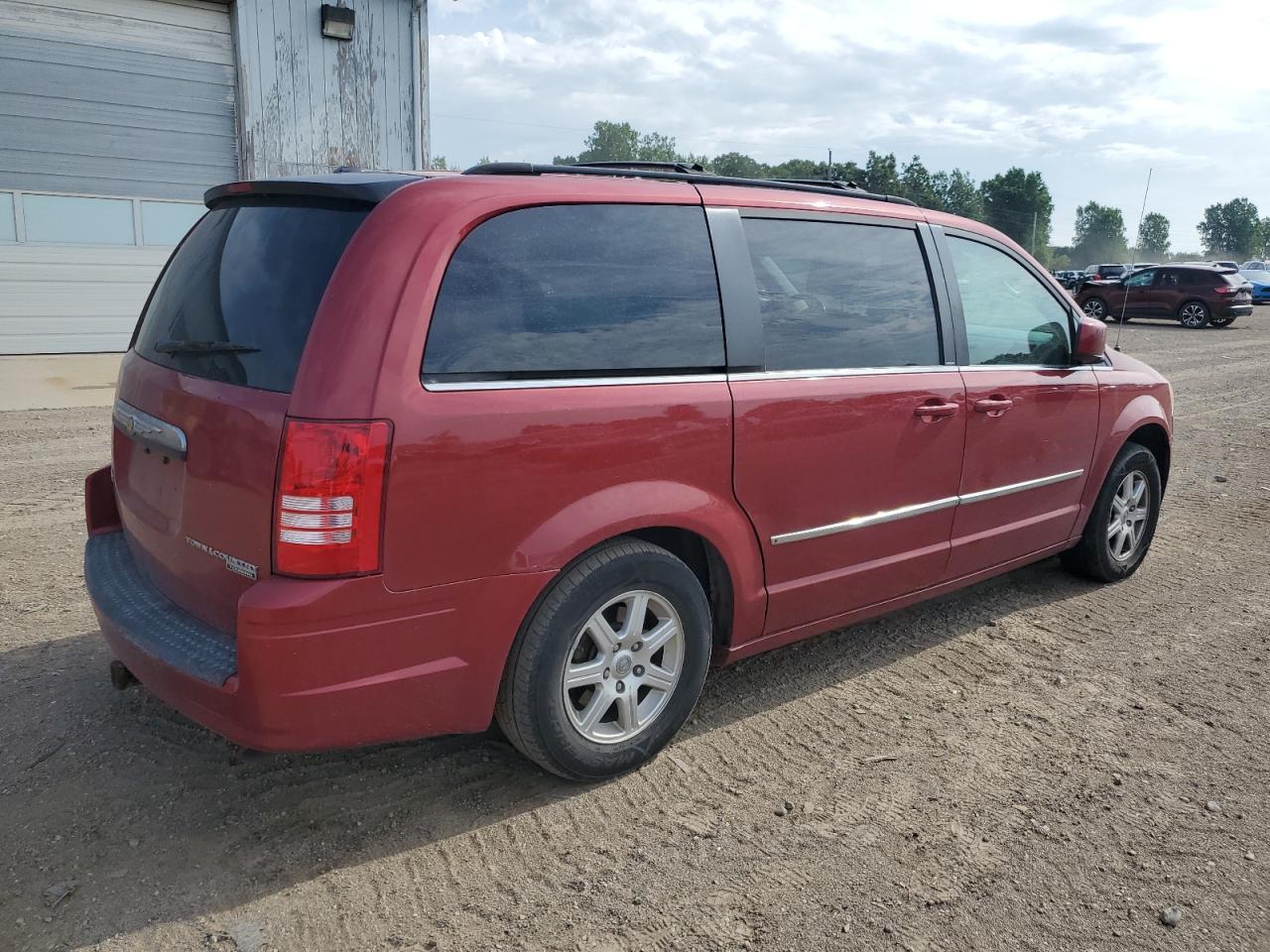 2010 Chrysler Town & Country Touring - Image 3