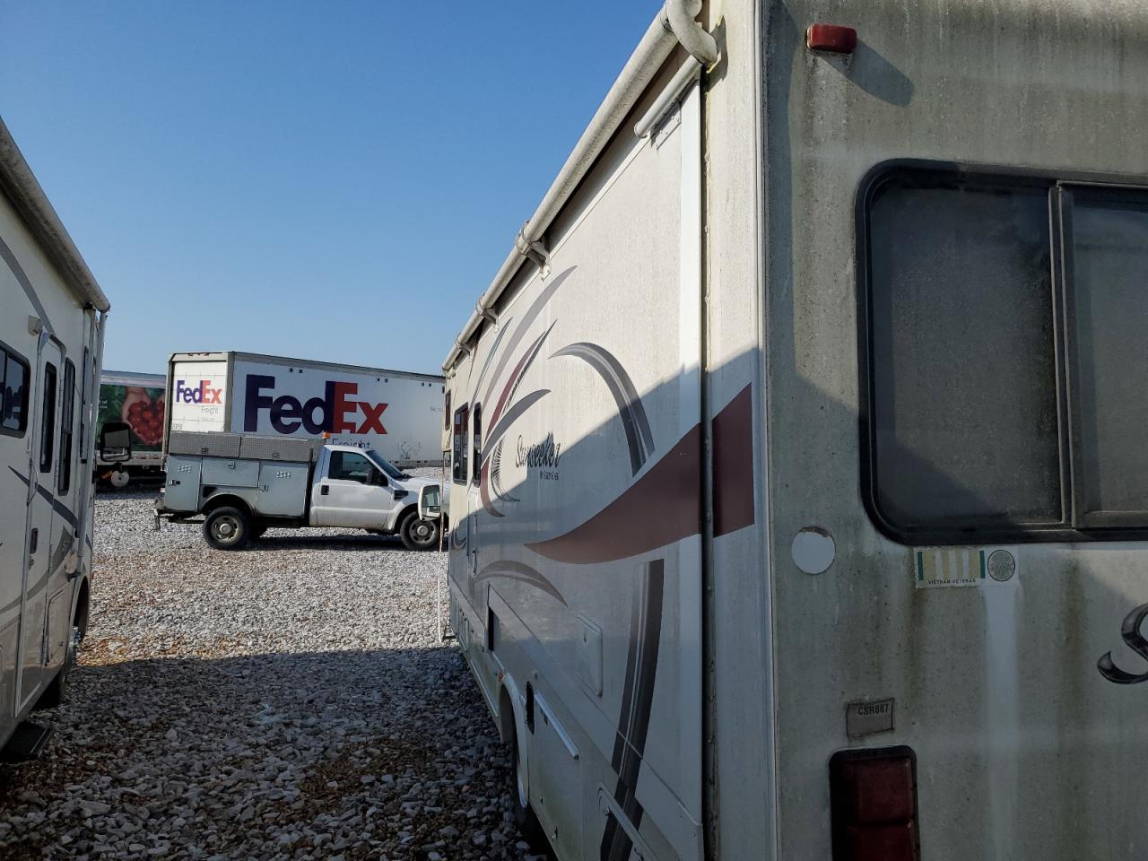 2014 Ford Econoline E450 Super Duty Cutaway Van - Фото 3