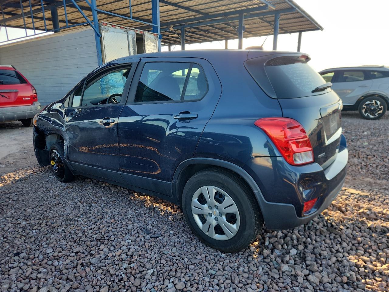 2019 Chevrolet Trax Ls - Image 2