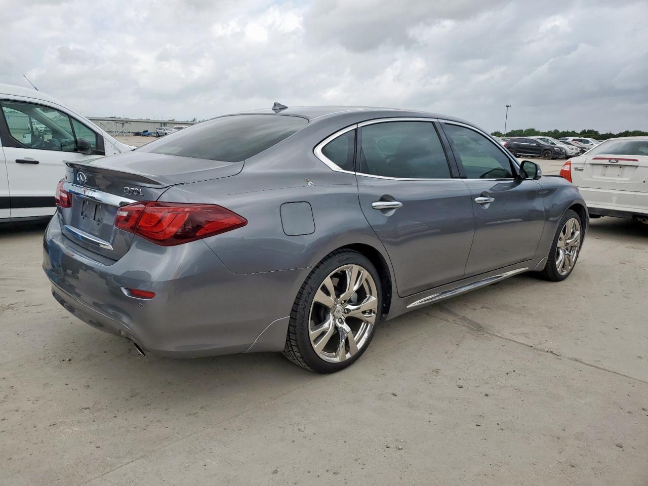 2019 Infiniti Q70L 3.7 Luxe - Image 3