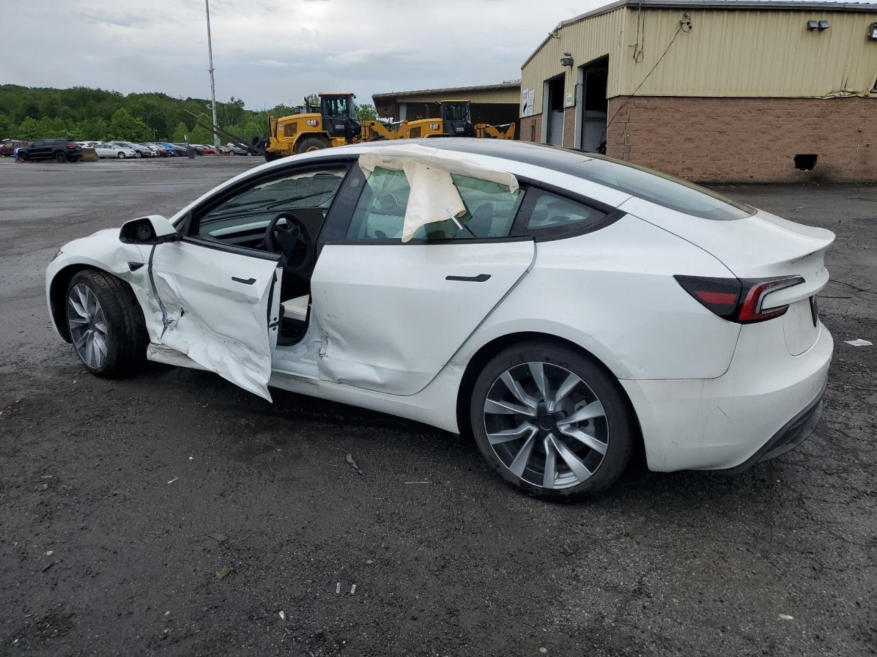 2024 Tesla Model 3 - Фото 2