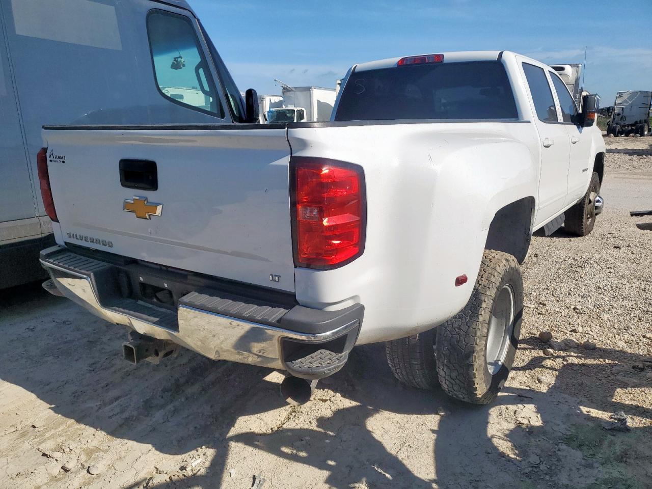 2018 Chevrolet Silverado C3500 Lt - Фото 3