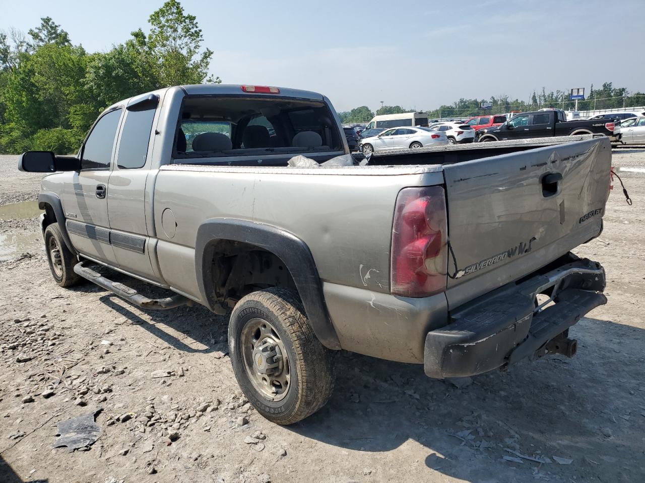2003 Chevrolet Silverado C2500 Heavy Duty - Image 2