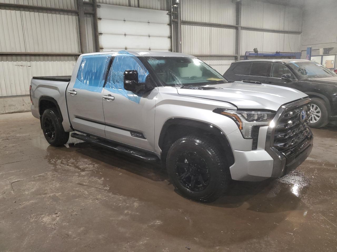 2023 Toyota Tundra Crewmax Platinum - Image 4