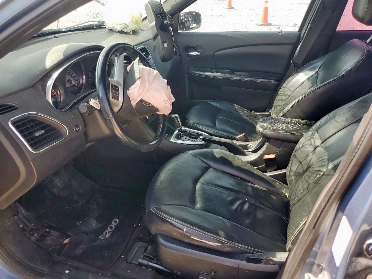 2011 Chrysler 200 Limited - Image 7