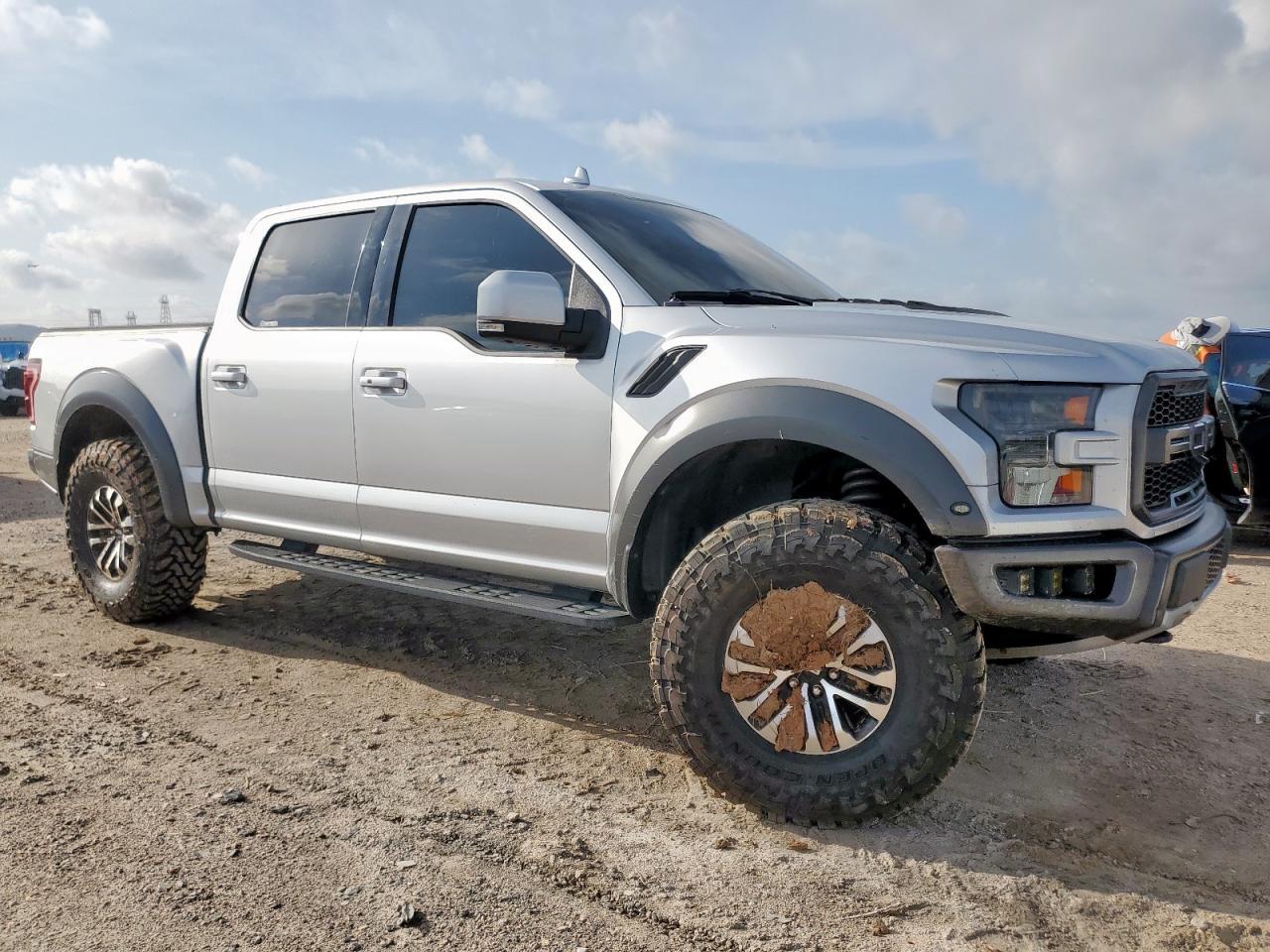 2019 Ford F150 Raptor - Фото 4
