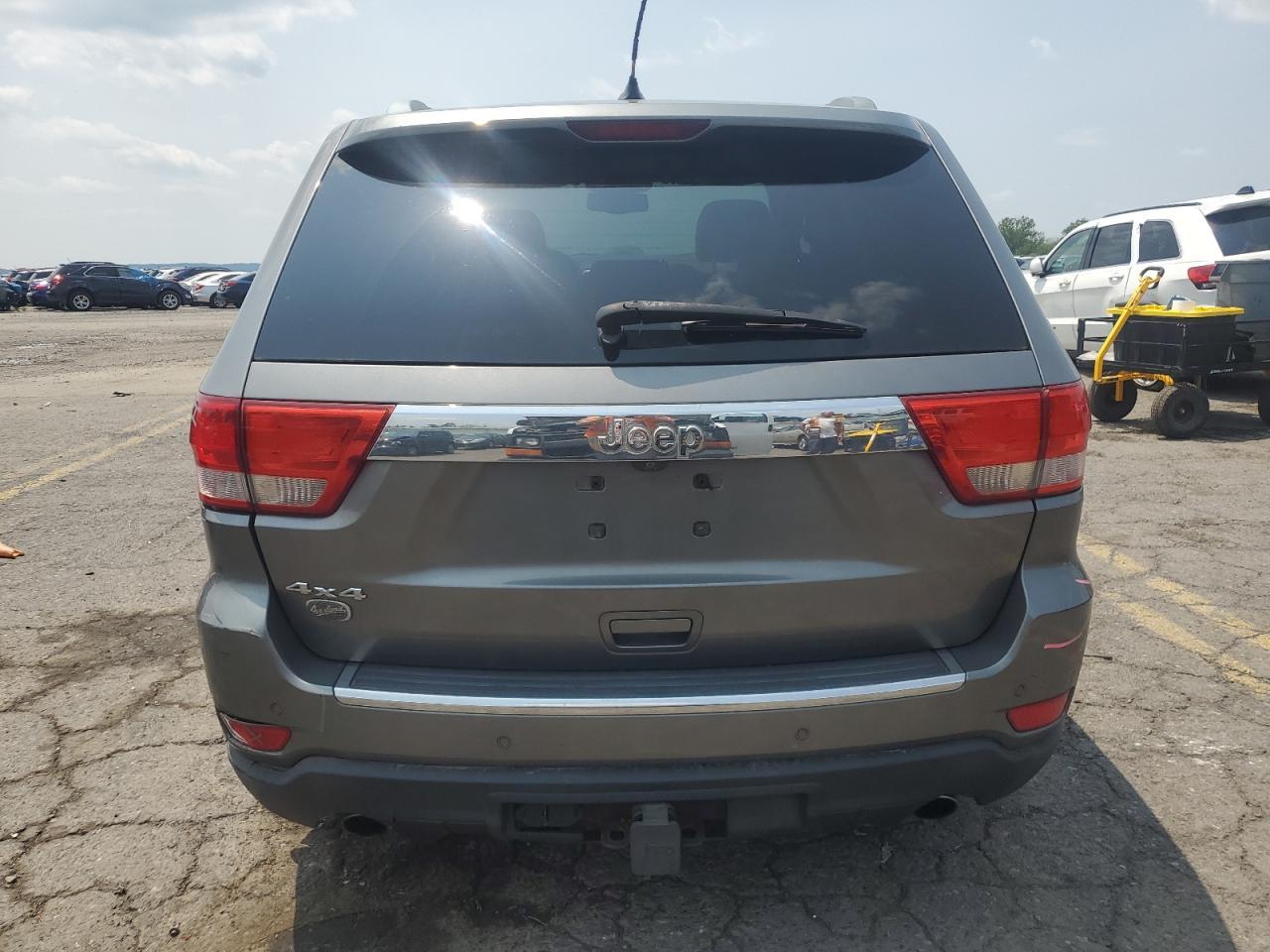 2011 Jeep Grand Cherokee Overland - Image 6