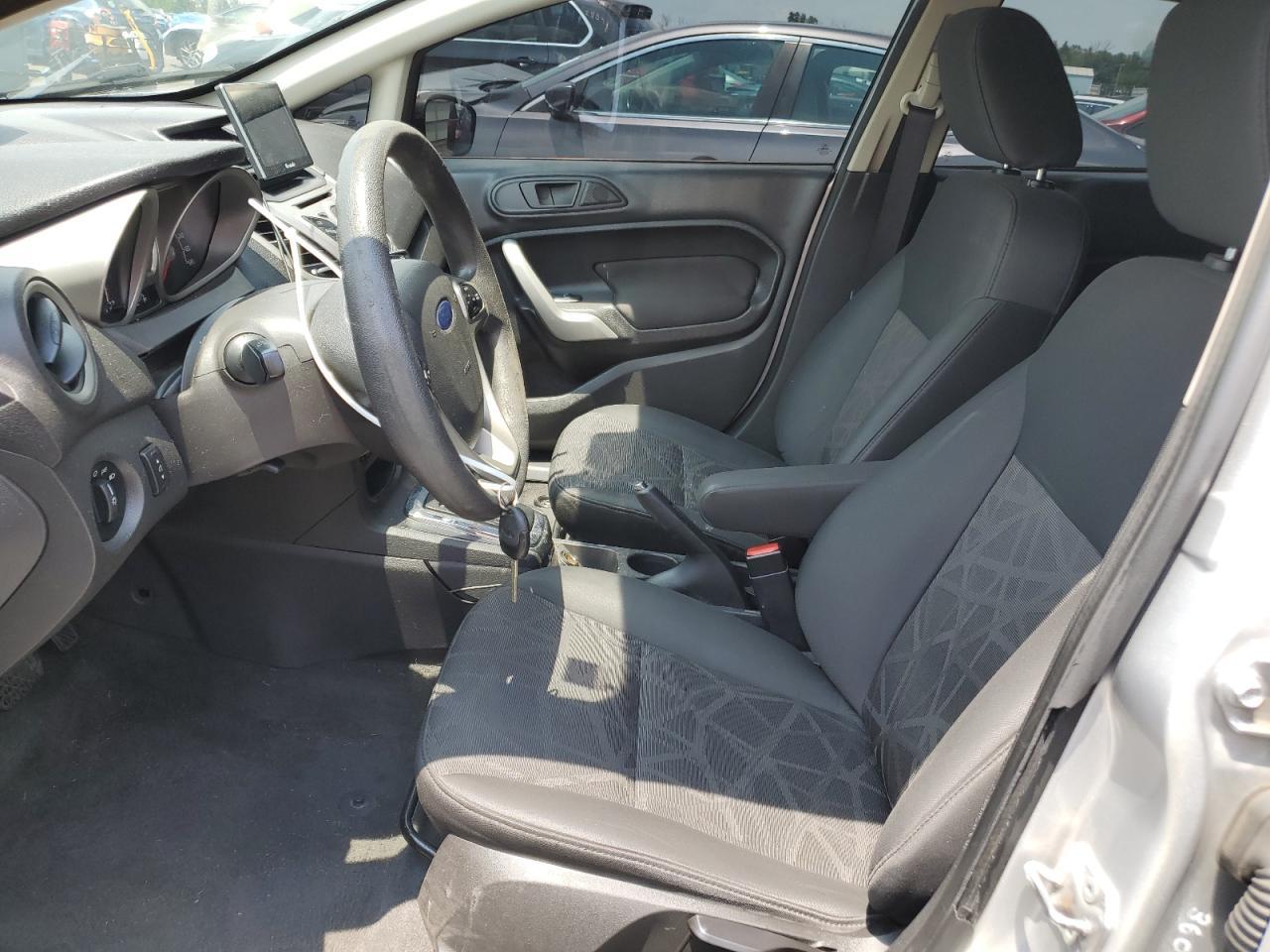 2012 Ford Fiesta Se - Фото 7