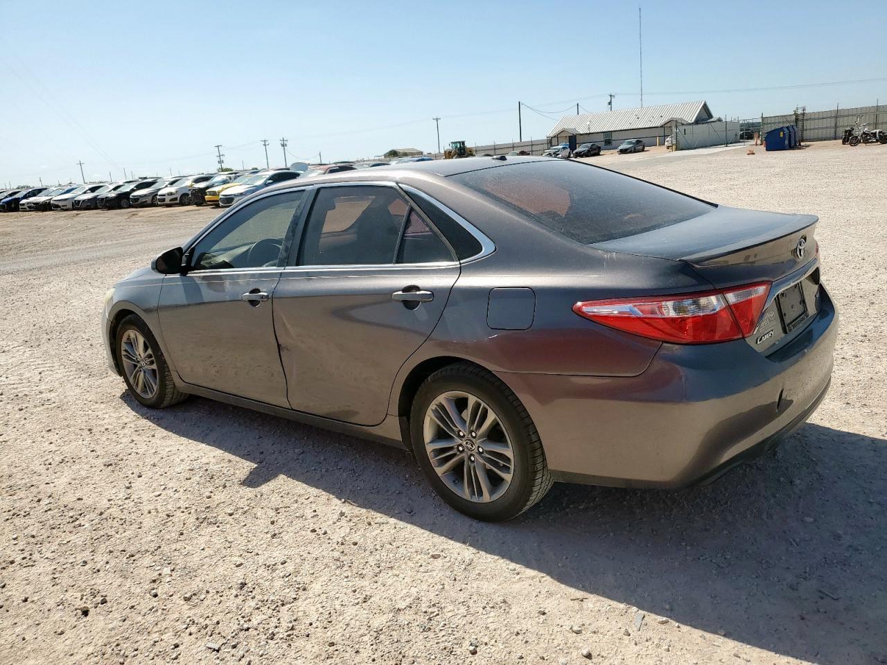 2015 Toyota Camry Le - Фото 2