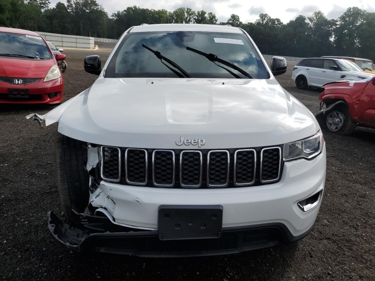 2022 Jeep Grand Cherokee Laredo E - Image 5