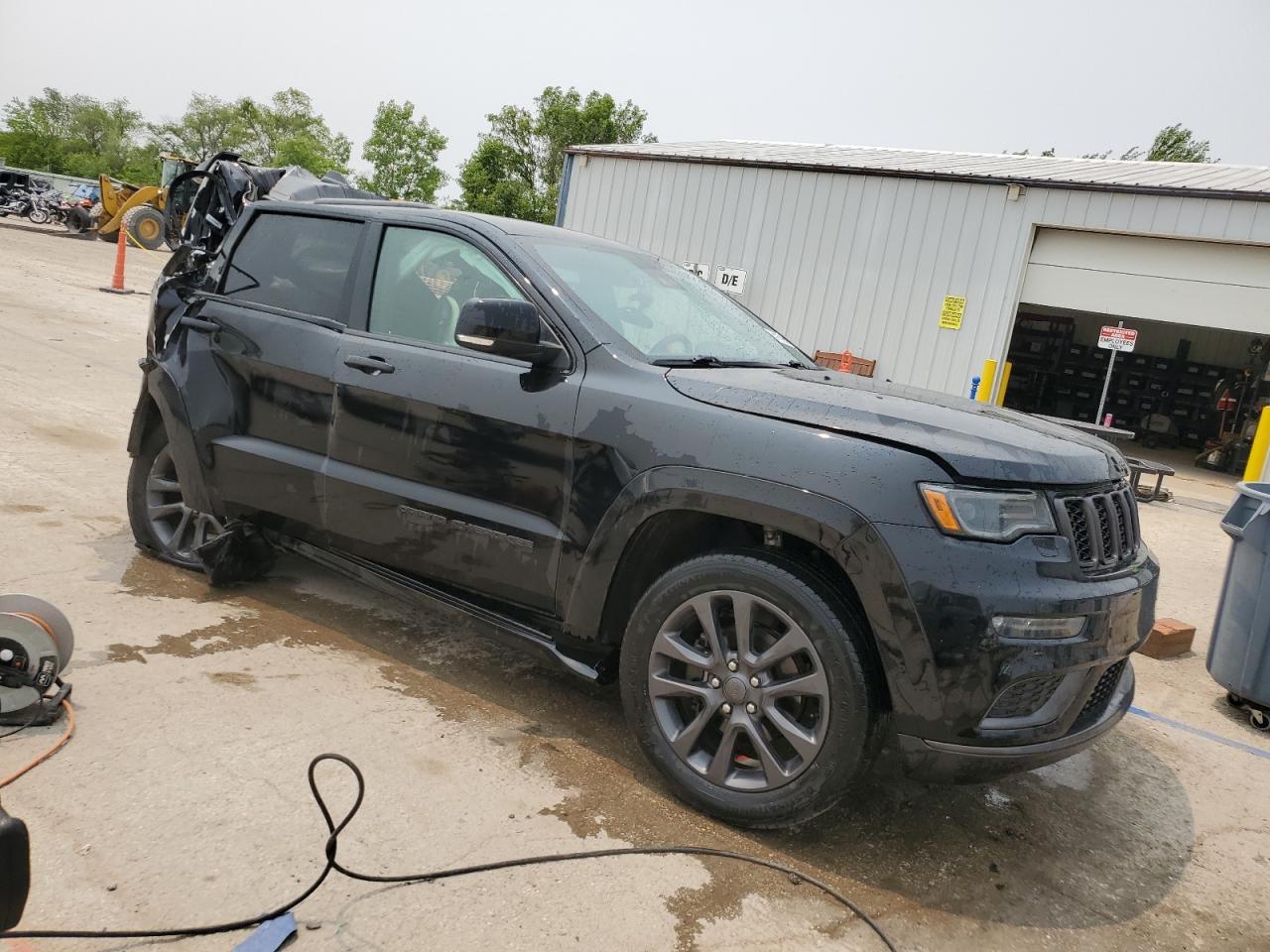 2019 Jeep Grand Cherokee Overland - Image 4
