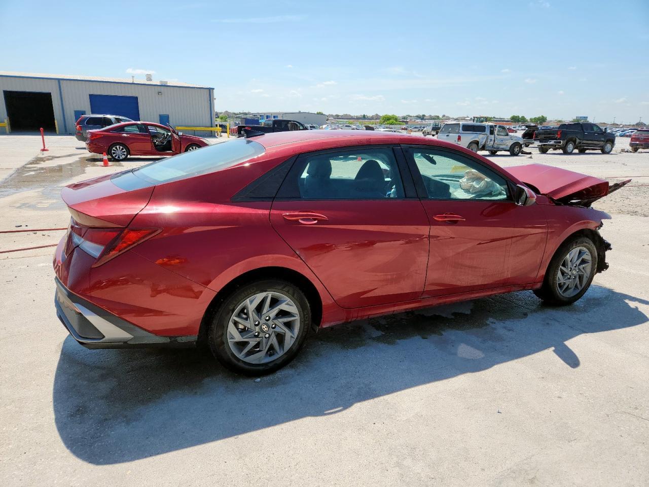 2024 Hyundai Elantra Sel - Image 3