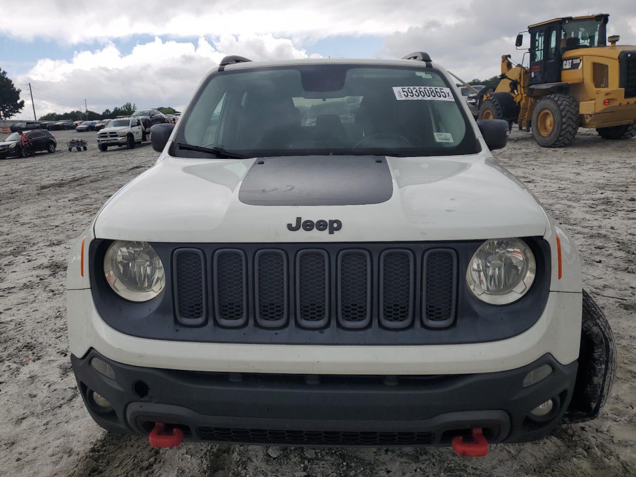 2015 Jeep Renegade Trailhawk - Image 5