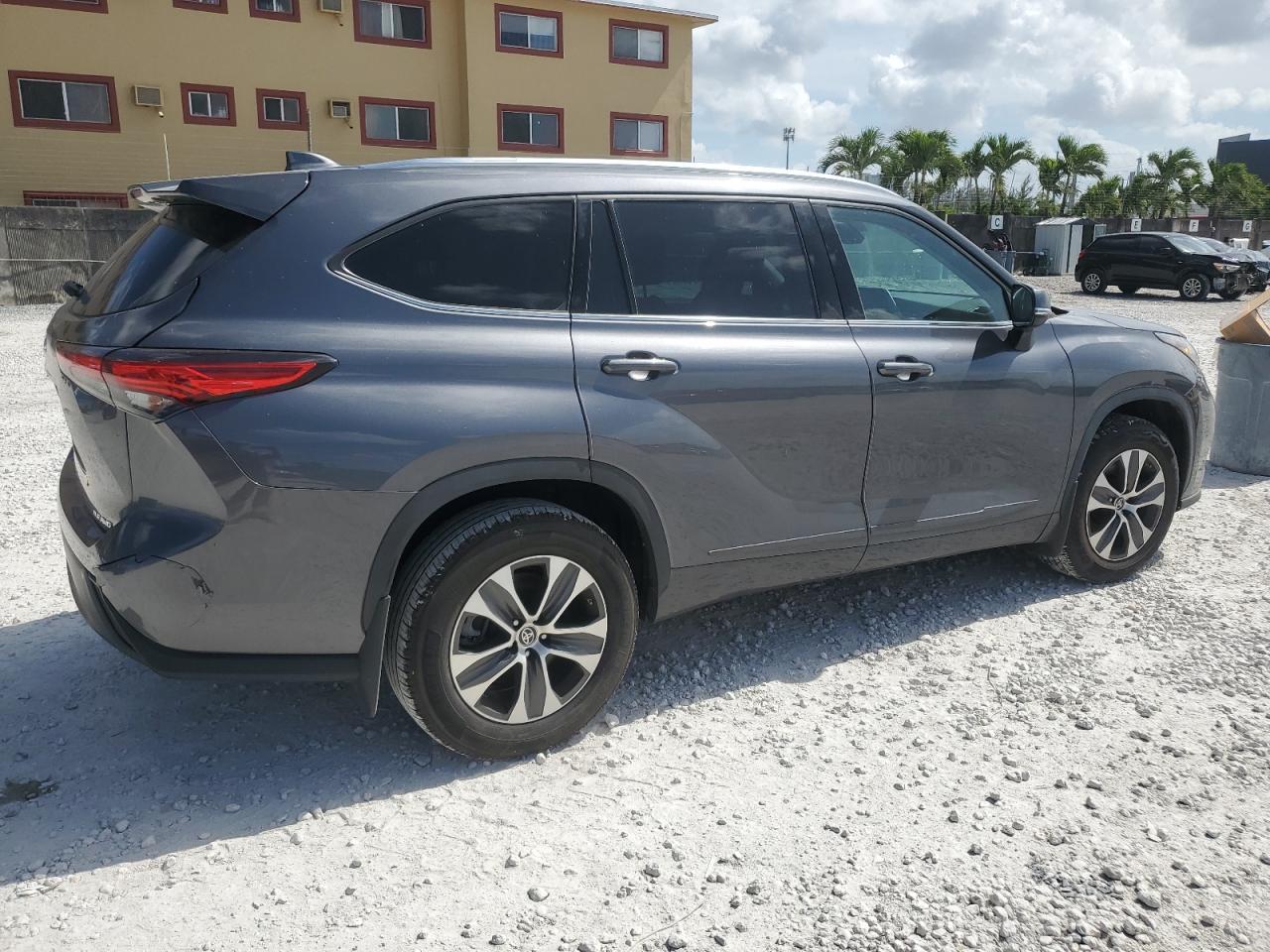 2020 Toyota Highlander Xle - Image 3