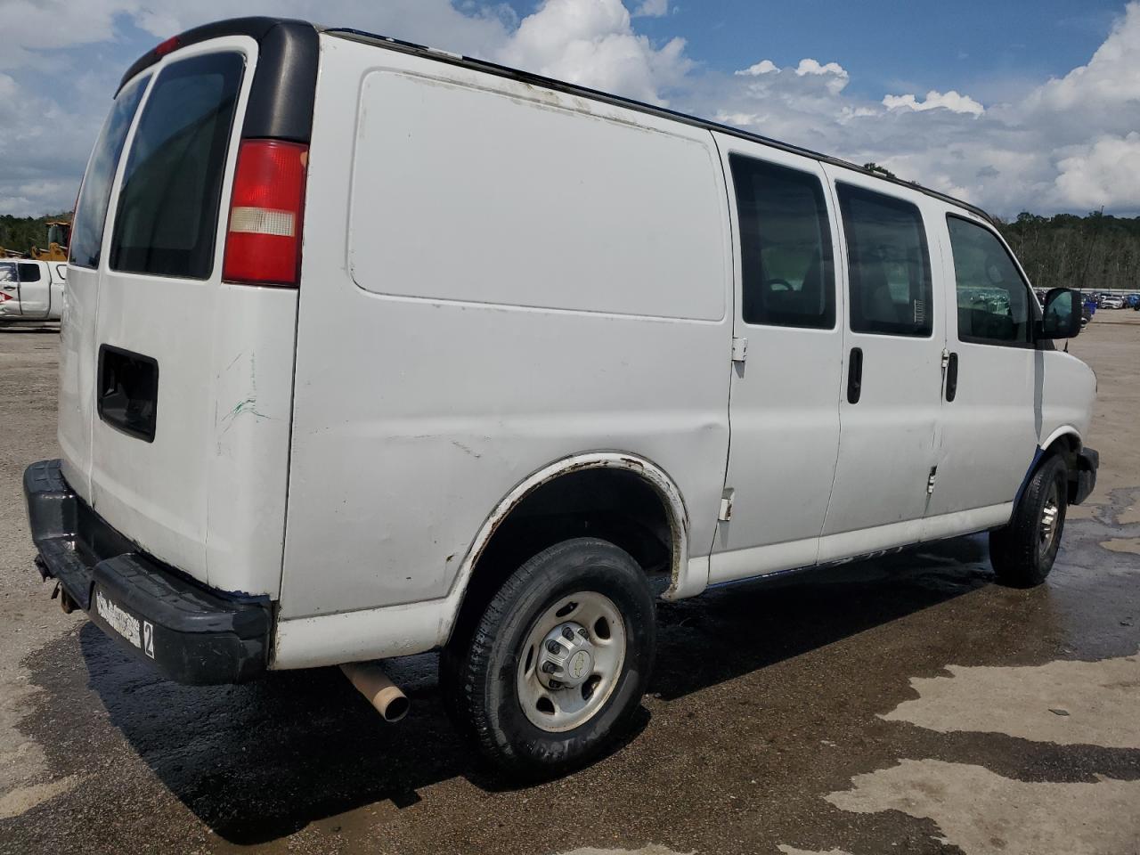 2010 Chevrolet Express G2500 - Фото 3