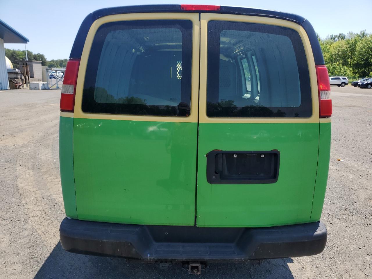 2010 GMC Savana G1500 - Image 6