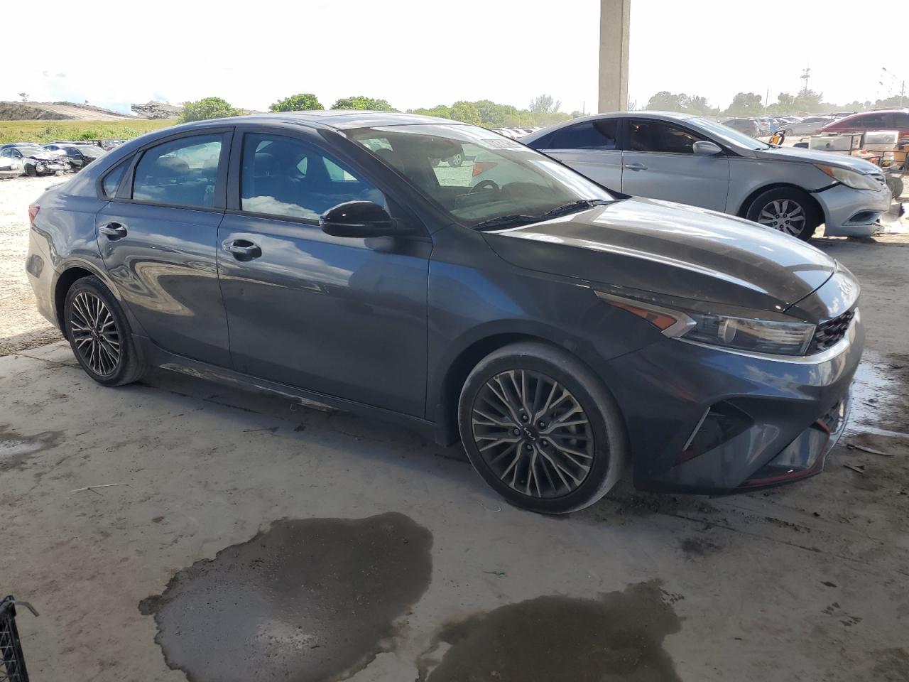 2024 Kia Forte Gt Line - Image 4
