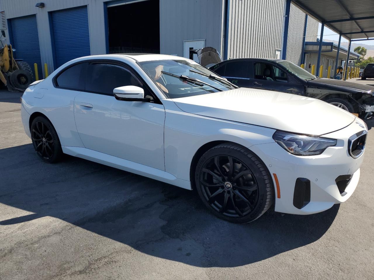2023 BMW 230Xi - Фото 4