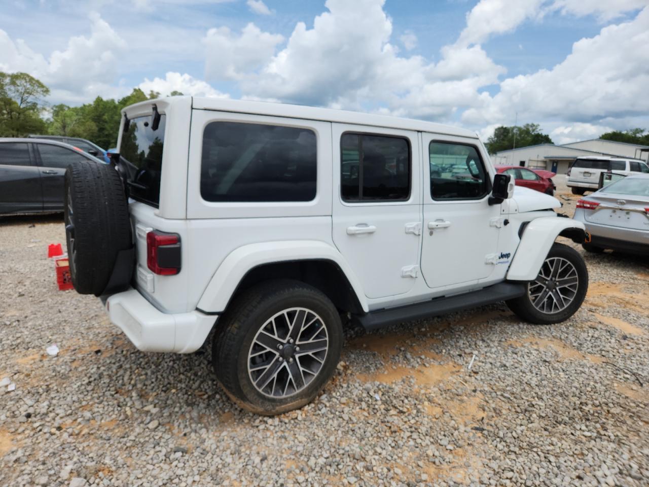 2022 Jeep Wrangler Unlimited Sahara 4Xe - Image 3