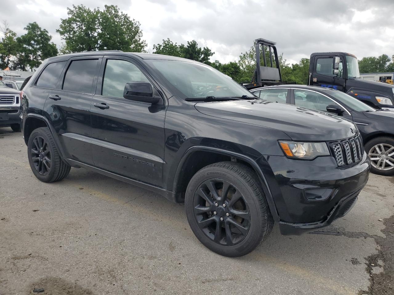 2018 Jeep Grand Cherokee Laredo - Image 4