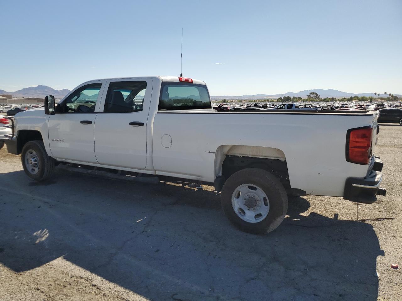 2015 Chevrolet Silverado C2500 Heavy Duty - Фото 2