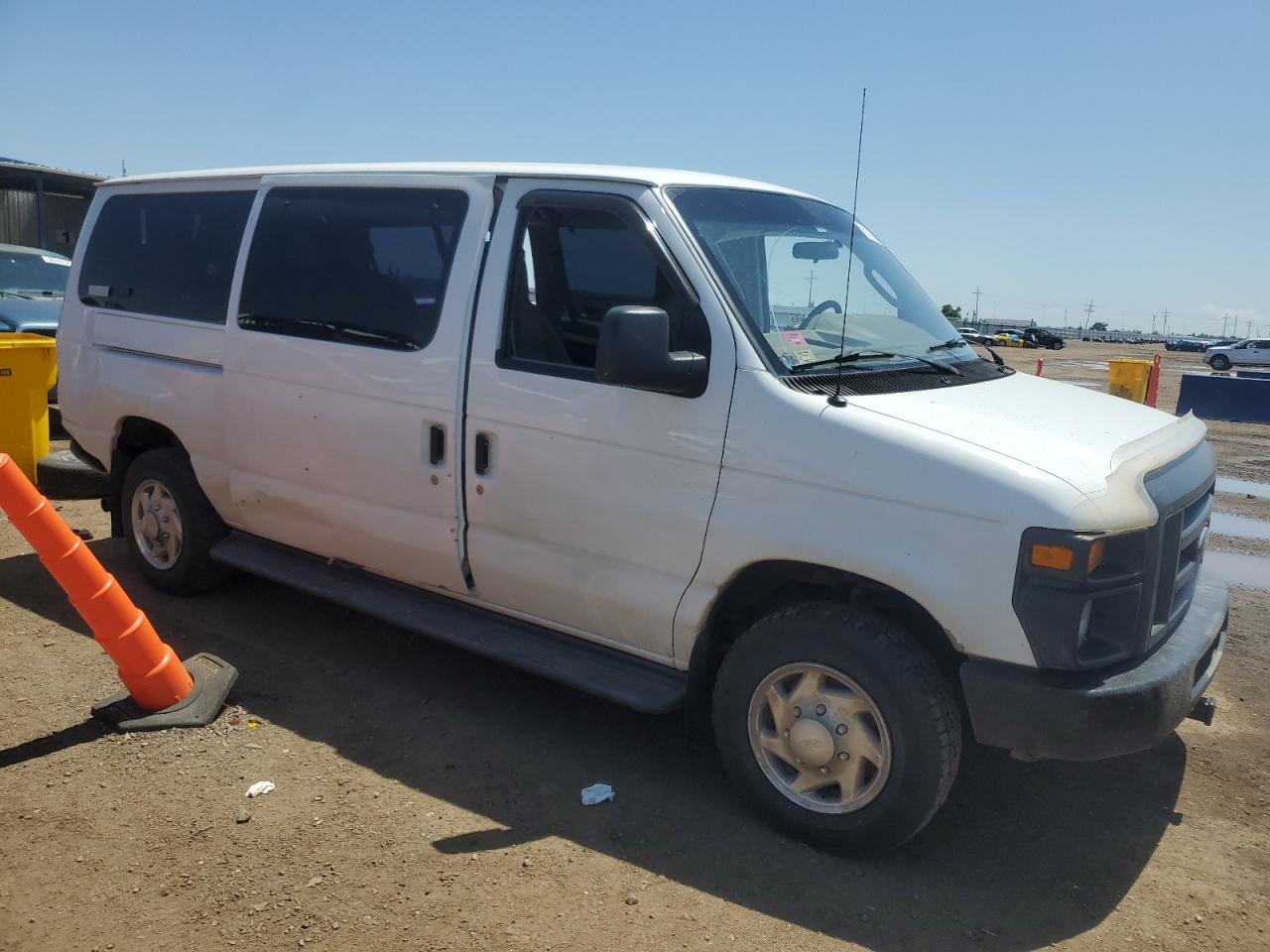 2010 Ford Econoline E350 Super Duty Wagon - Фото 4