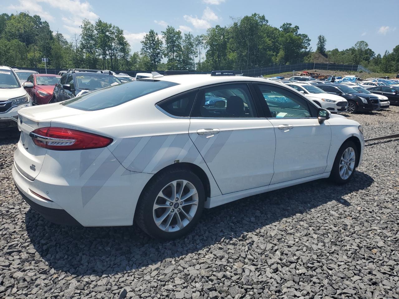 2020 Ford Fusion Se - Фото 3