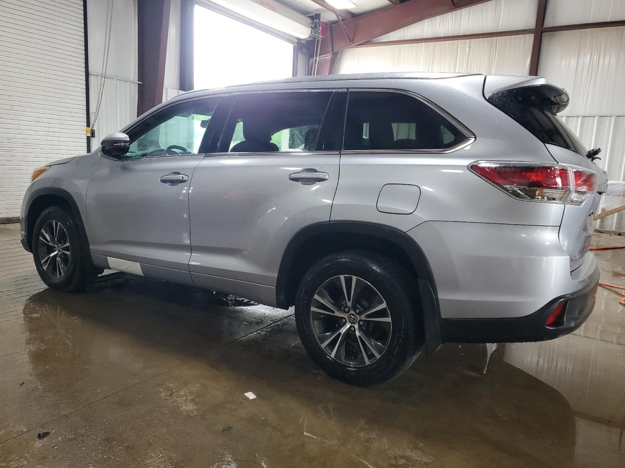 2016 Toyota Highlander Xle - Image 2