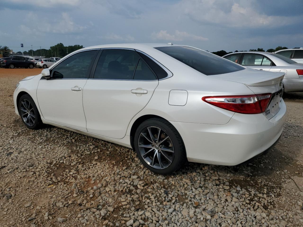 2015 Toyota Camry Le - Фото 2