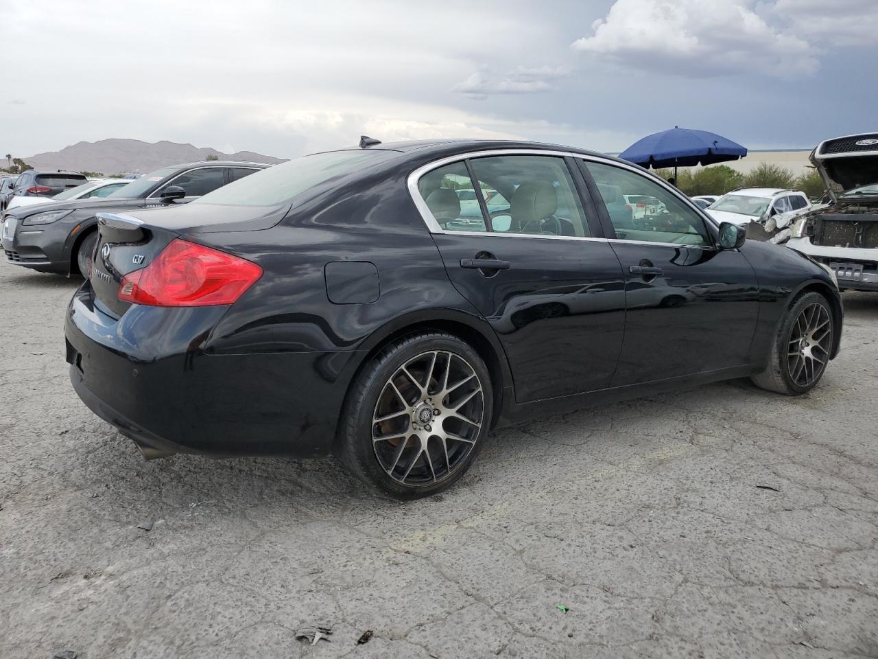 2010 Infiniti G37 Base - Фото 3