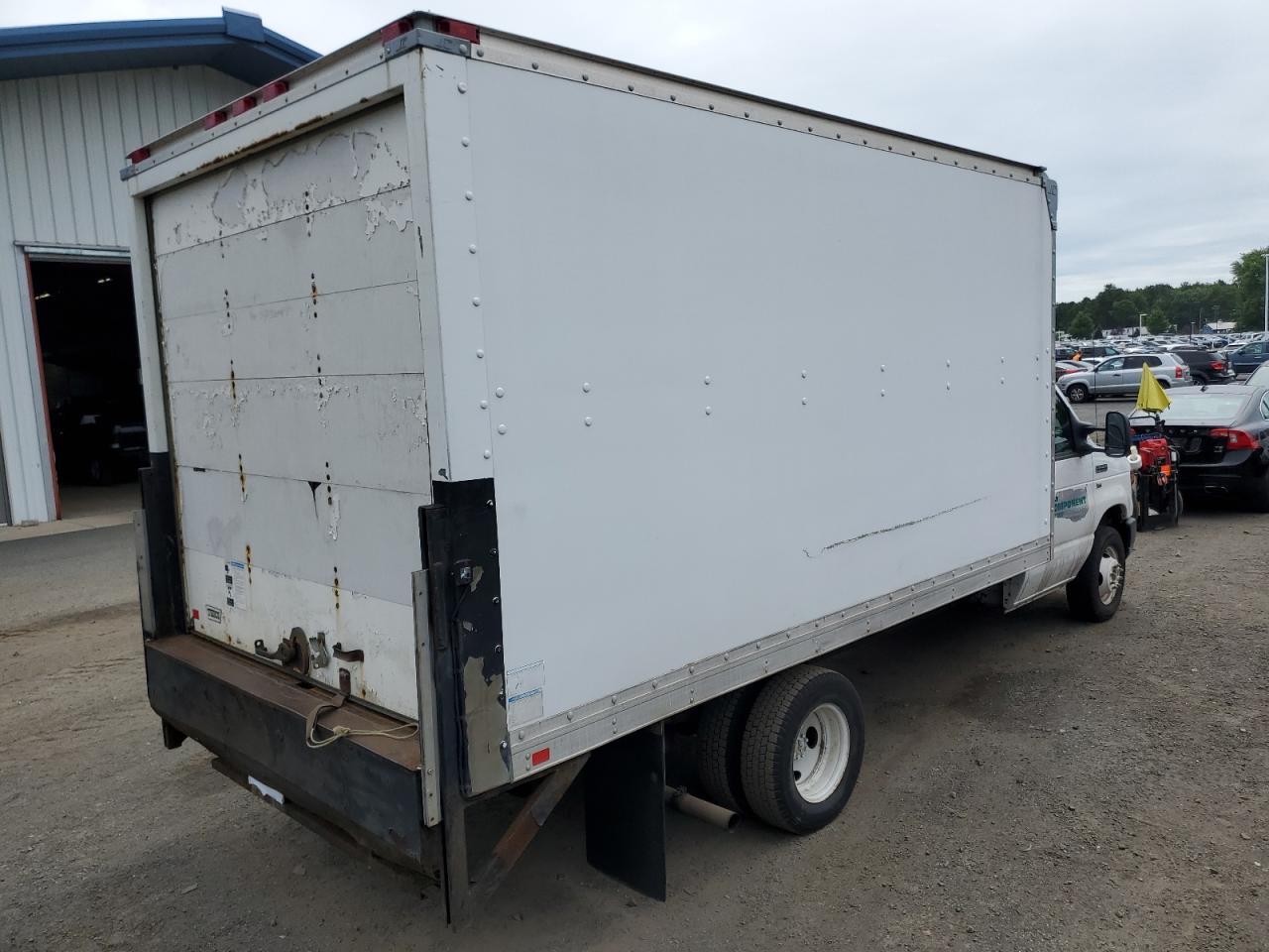 2010 Ford Econoline E350 Super Duty Cutaway Van - Фото 3