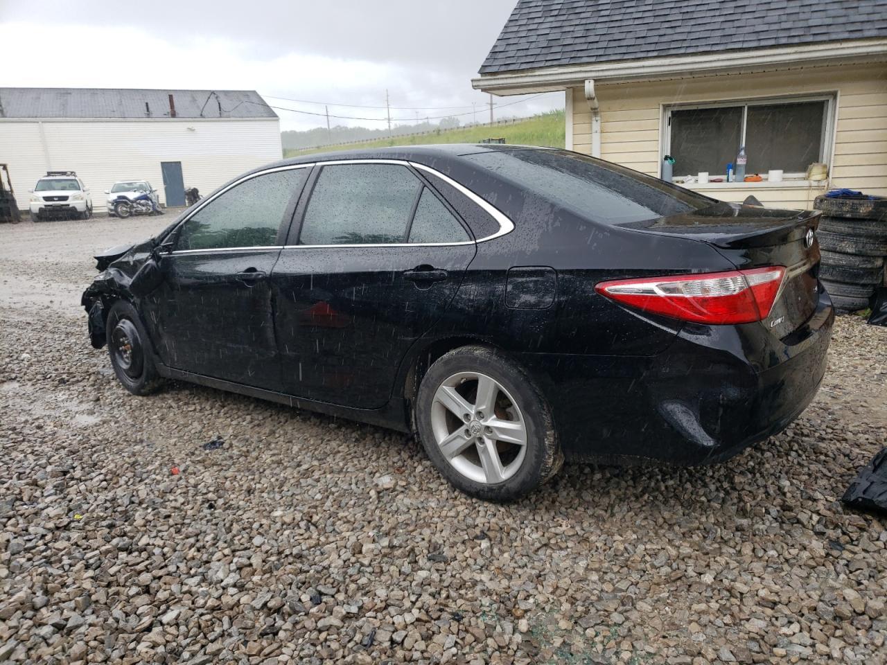 2015 Toyota Camry Le - Фото 2