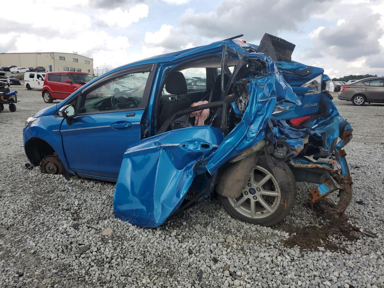 2015 Ford Fiesta Se - Фото 2