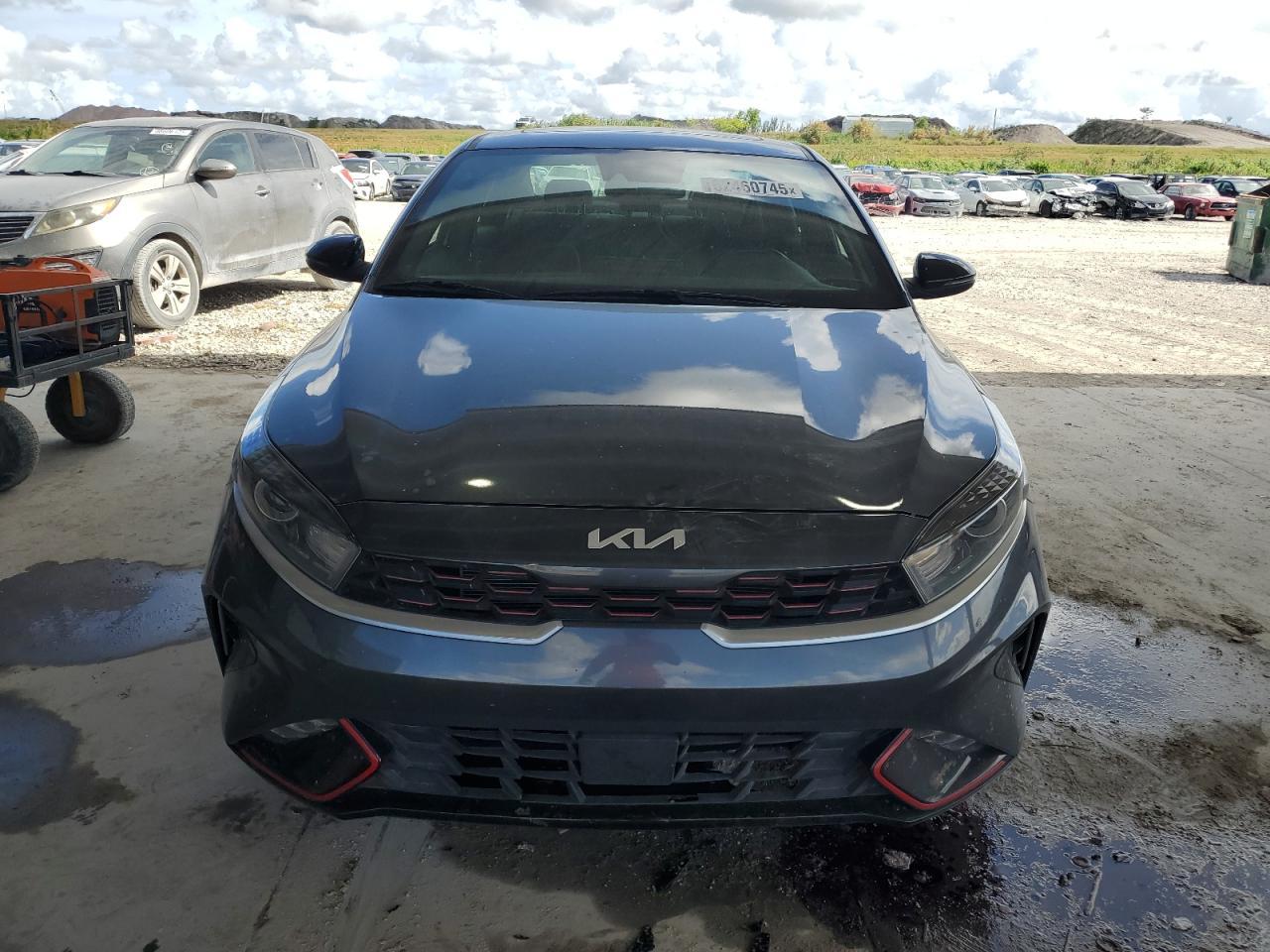 2024 Kia Forte Gt Line - Image 5