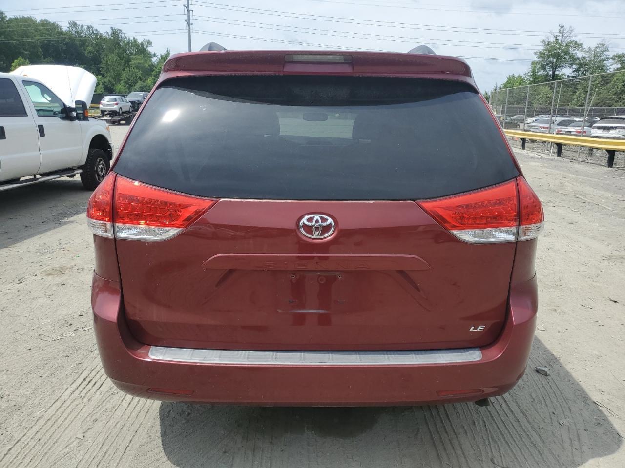 2011 Toyota Sienna Le - Image 6