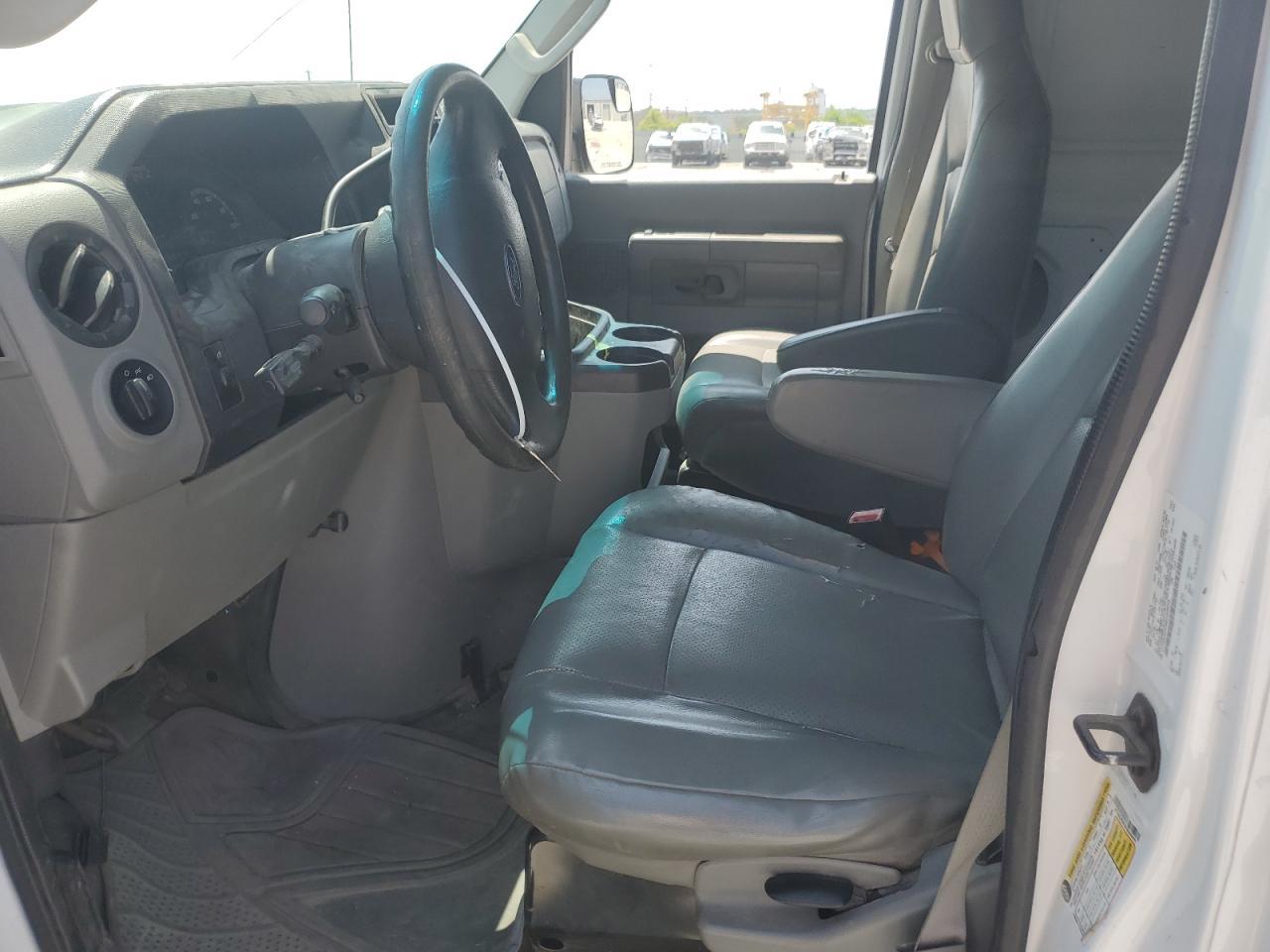 2011 Ford Econoline E250 Van - Фото 7