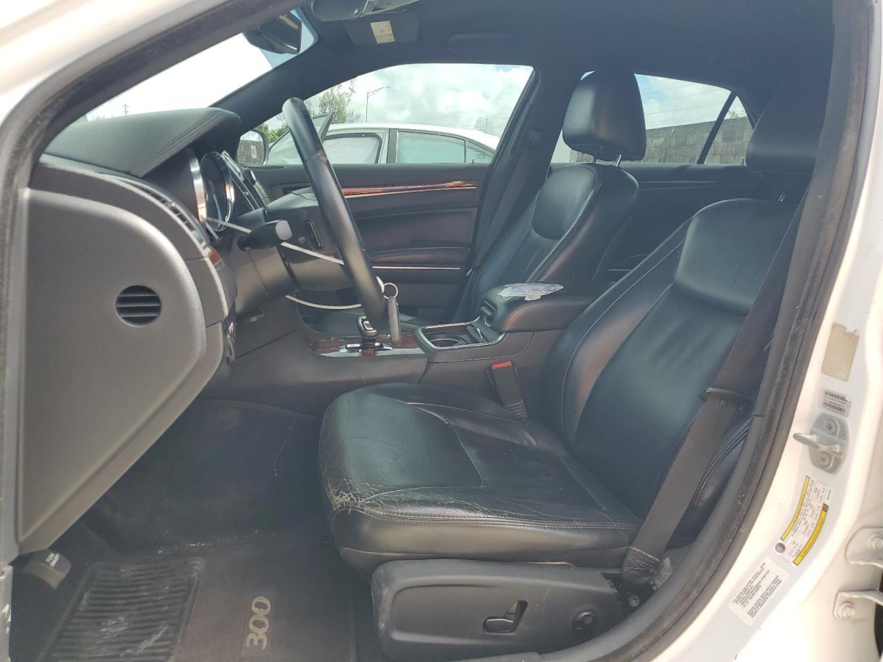 2014 Chrysler 300 - Фото 7