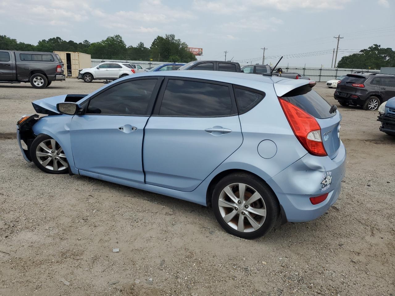 2012 Hyundai Accent Gls - Фото 2
