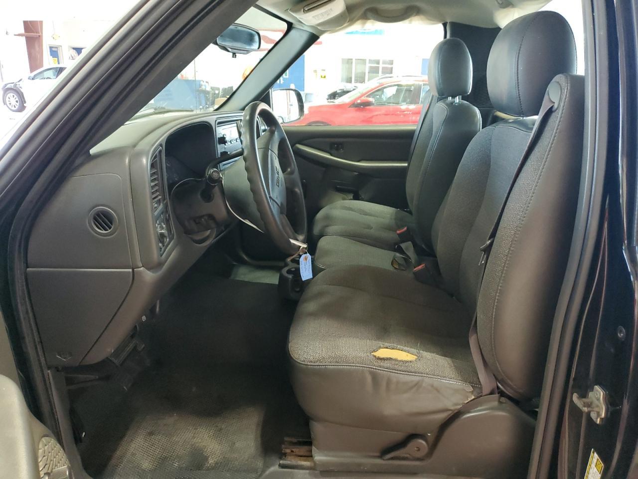 2005 GMC New Sierra C1500 - Image 7