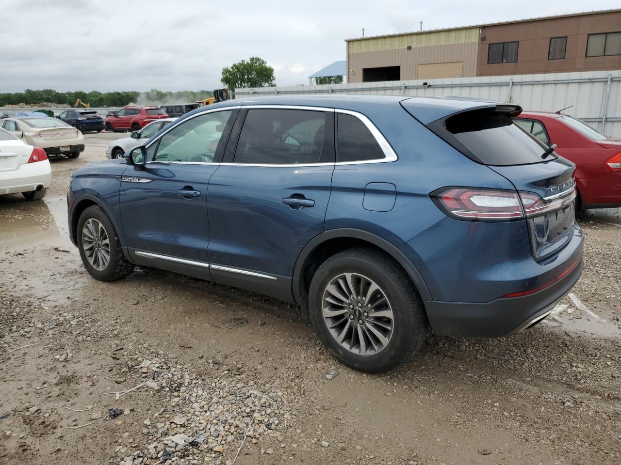 2019 Lincoln Nautilus Select Select - Image 2
