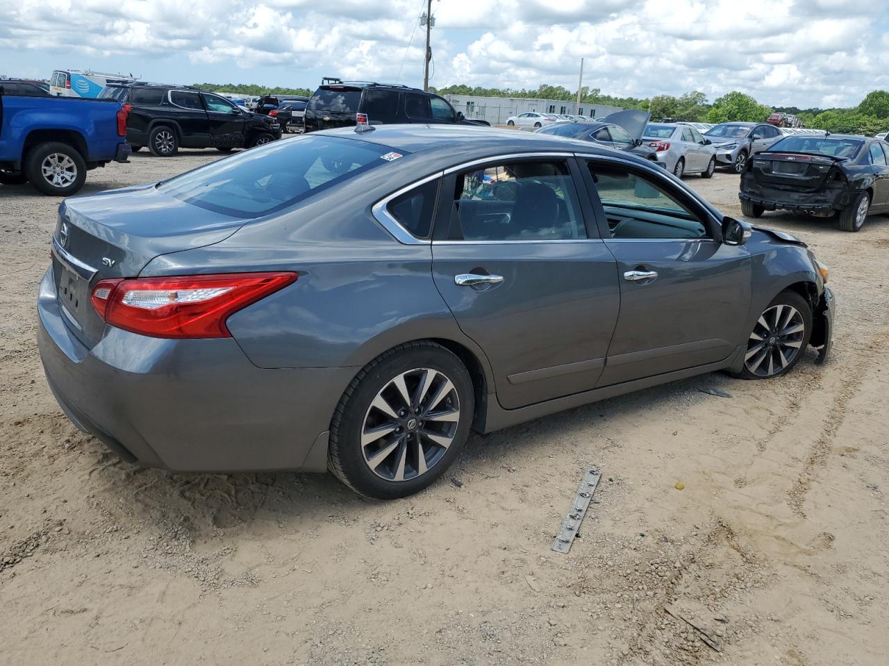 2017 Nissan Altima 2.5 - Image 3