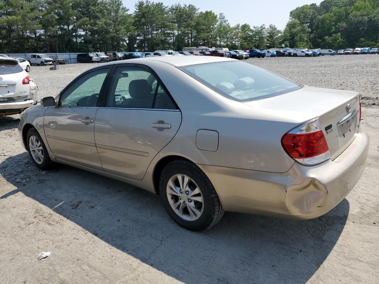 2005 Toyota Camry Le - Image 2