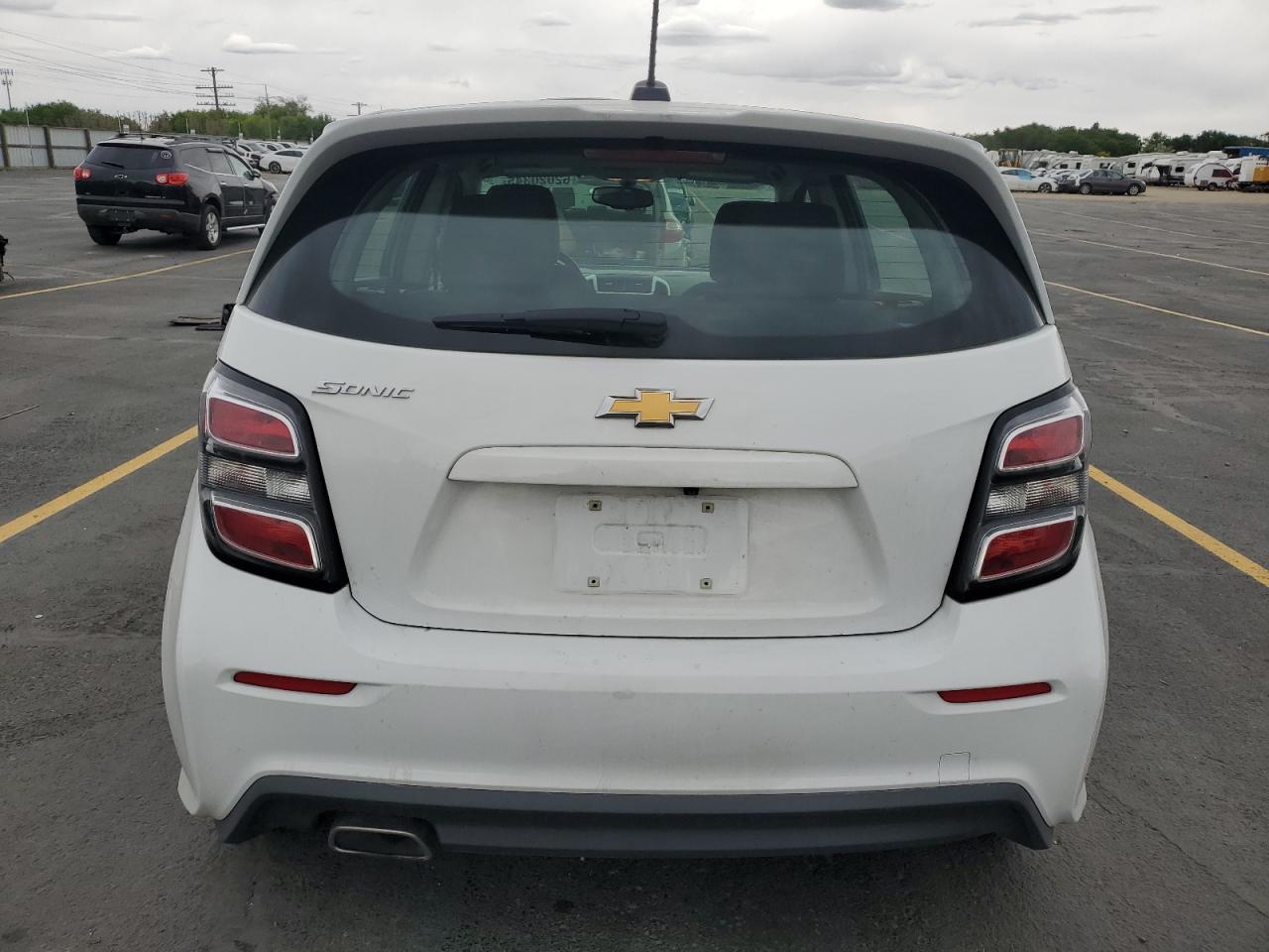 2017 Chevrolet Sonic - Фото 6