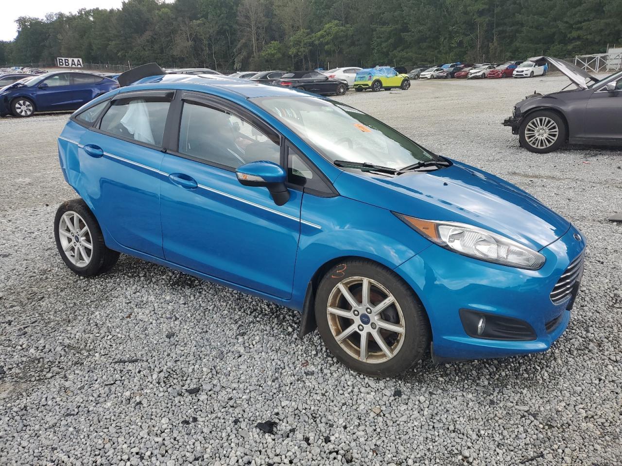 2015 Ford Fiesta Se - Фото 4