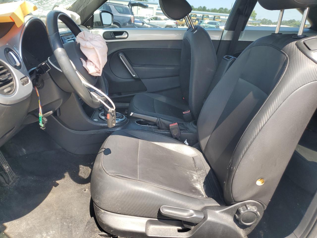 2012 Volkswagen Beetle - Image 7