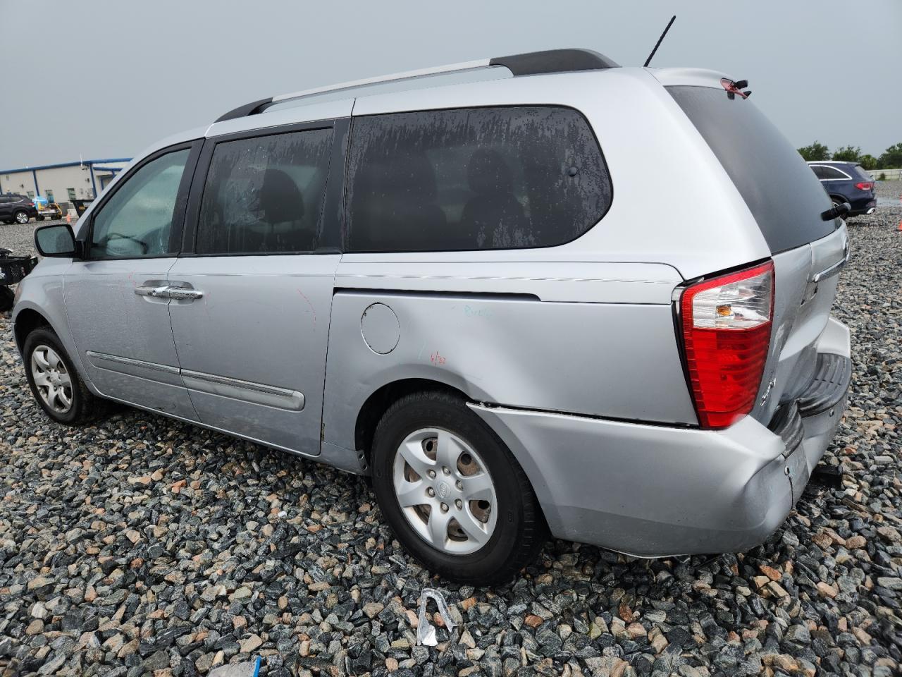 2010 Kia Sedona Lx - Фото 2
