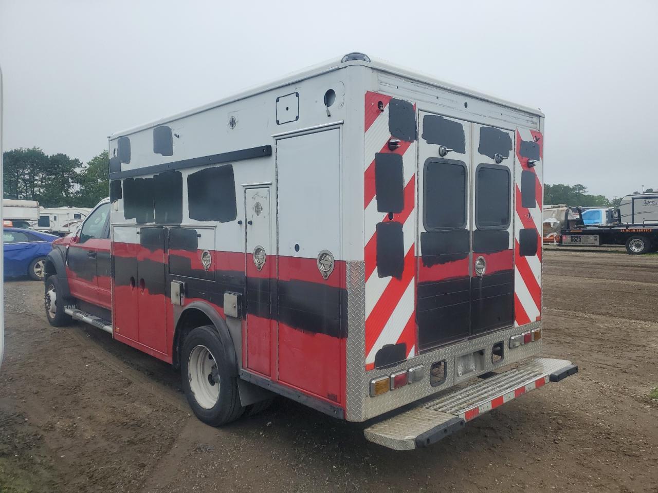 2017 Ford F550 Super Duty - Image 2